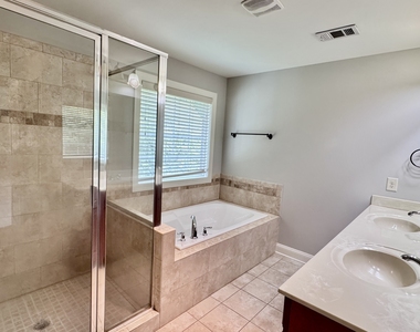 323 Evesham Avenue - Photo Thumbnail 23