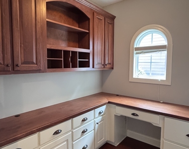 323 Evesham Avenue - Photo Thumbnail 16