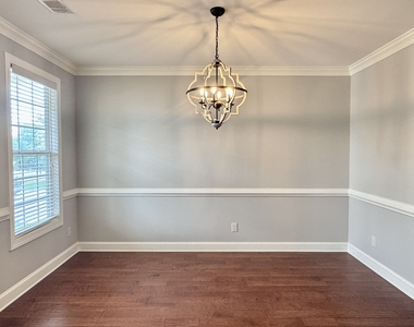 323 Evesham Avenue - Photo Thumbnail 2