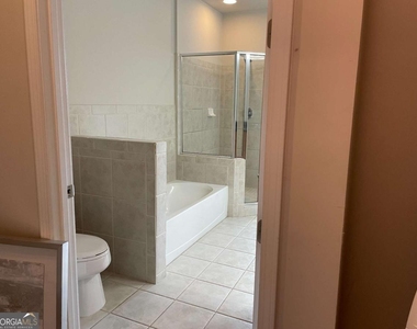 711 Cosmopolitan Drive Ne - Photo Thumbnail 3