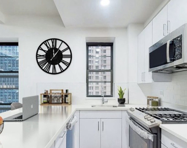 139 West 55th Street - Photo Thumbnail 2