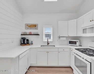 638a Redmond Avenue - Photo Thumbnail 3