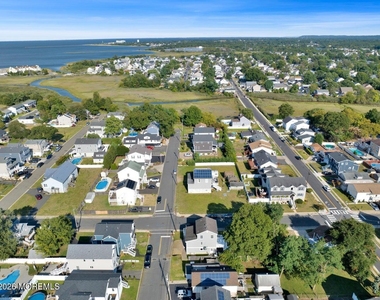 401 Spruce Street - Photo Thumbnail 26