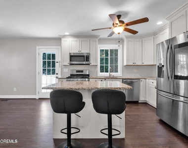 401 Spruce Street - Photo Thumbnail 9