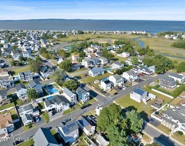 401 Spruce Street - Photo Thumbnail 24