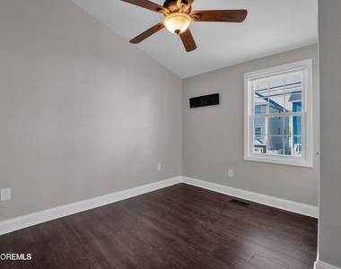 401 Spruce Street - Photo Thumbnail 18