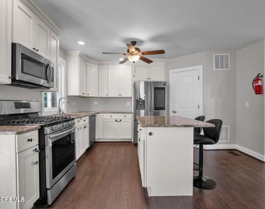 401 Spruce Street - Photo Thumbnail 7