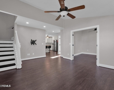 401 Spruce Street - Photo Thumbnail 5