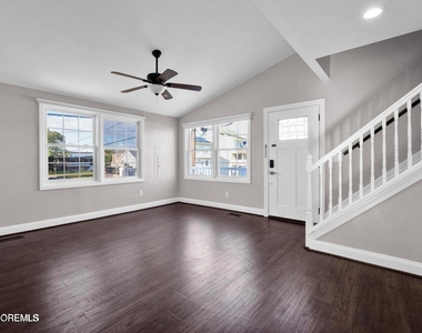 401 Spruce Street - Photo Thumbnail 4