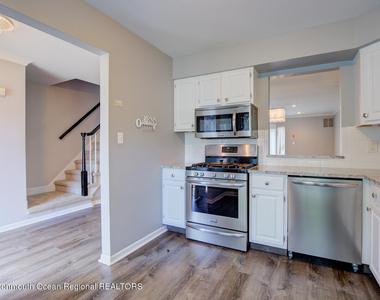 16 Gloucester Court - Photo Thumbnail 4