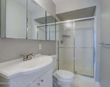 16 Gloucester Court - Photo Thumbnail 15