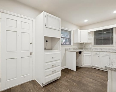 1835 Norfolk Avenue - Photo Thumbnail 4