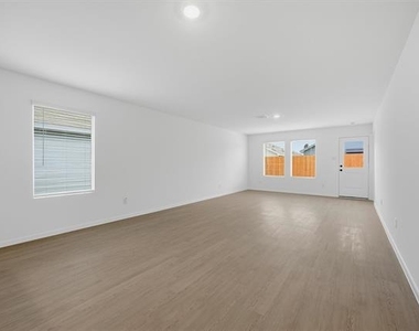 3914 Ontario Way - Photo Thumbnail 7