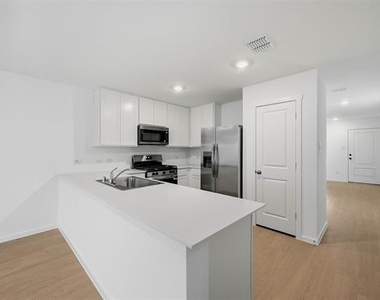 3914 Ontario Way - Photo Thumbnail 8