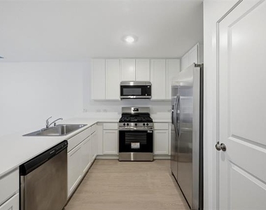 3914 Ontario Way - Photo Thumbnail 10