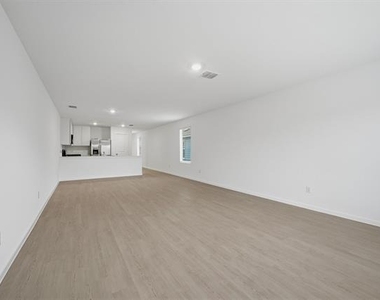 3914 Ontario Way - Photo Thumbnail 4