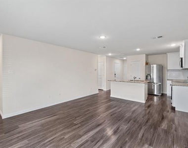 2417 Abigail Lane - Photo Thumbnail 4