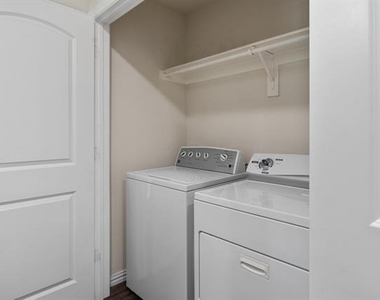 2417 Abigail Lane - Photo Thumbnail 18