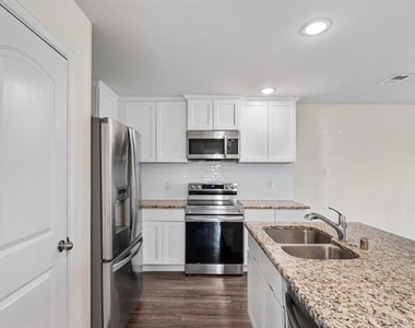 2417 Abigail Lane - Photo Thumbnail 11
