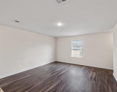 2417 Abigail Lane - Photo Thumbnail 6