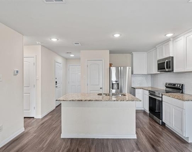 2417 Abigail Lane - Photo Thumbnail 7
