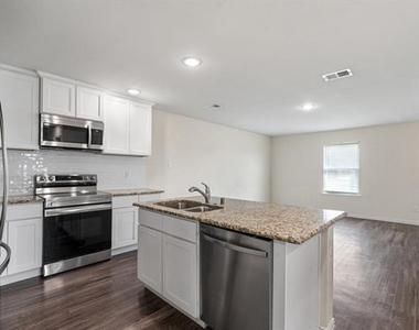 2417 Abigail Lane - Photo Thumbnail 10