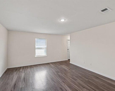 2417 Abigail Lane - Photo Thumbnail 5