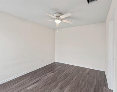 2417 Abigail Lane - Photo Thumbnail 12