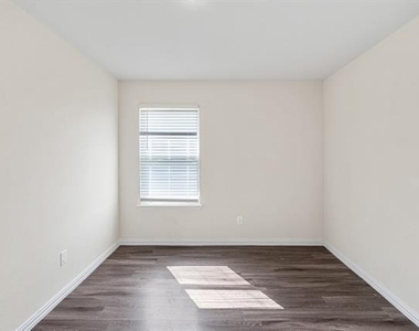 2417 Abigail Lane - Photo Thumbnail 19