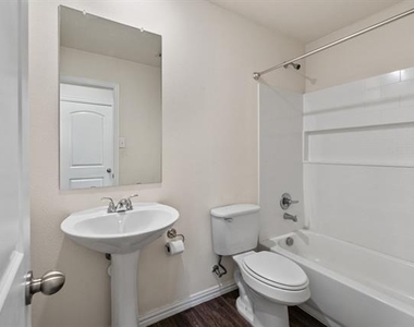 2417 Abigail Lane - Photo Thumbnail 17
