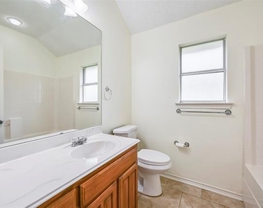 1136 Park Glen - Photo Thumbnail 12