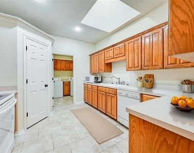 1136 Park Glen - Photo Thumbnail 5