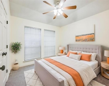 1136 Park Glen - Photo Thumbnail 11