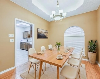 1136 Park Glen - Photo Thumbnail 4