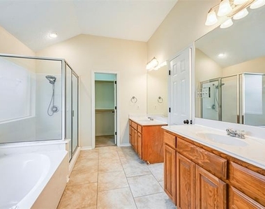 1136 Park Glen - Photo Thumbnail 10