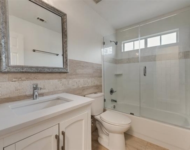 214 Sherwood Drive - Photo Thumbnail 9