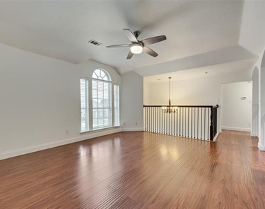 214 Sherwood Drive - Photo Thumbnail 5