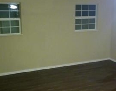 509 S Fannin Street - Photo Thumbnail 2