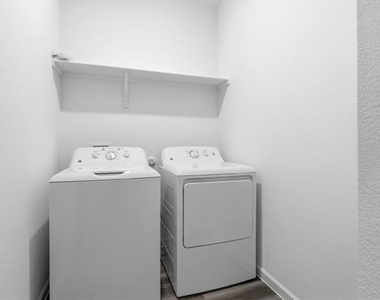 2120 Prairie Lane - Photo Thumbnail 14