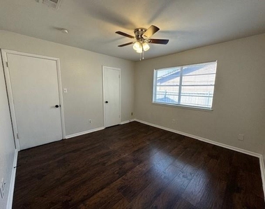 528 Apollo Drive - Photo Thumbnail 5