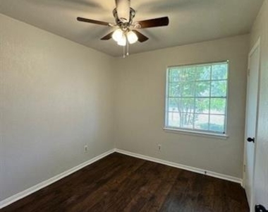 528 Apollo Drive - Photo Thumbnail 6