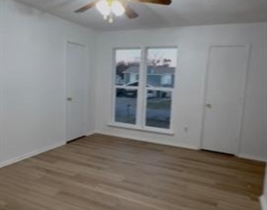 514 Norwood Circle E - Photo Thumbnail 11