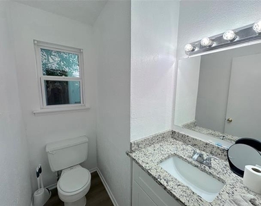 514 Norwood Circle E - Photo Thumbnail 2