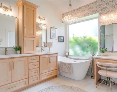 830 Doral Drive - Photo Thumbnail 6