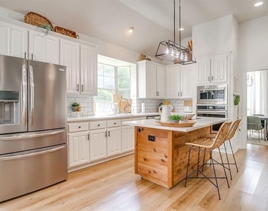 830 Doral Drive - Photo Thumbnail 15
