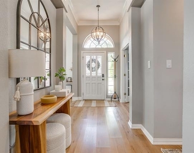 830 Doral Drive - Photo Thumbnail 16