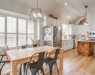830 Doral Drive - Photo Thumbnail 13