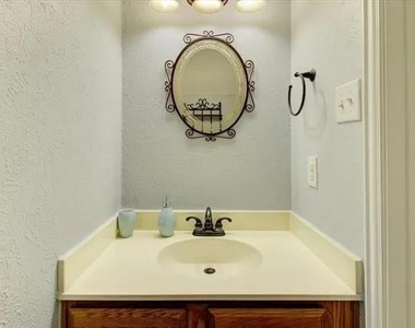 234 Samuel Boulevard - Photo Thumbnail 14