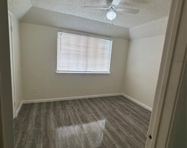 8127 Stonehurst Street - Photo Thumbnail 1