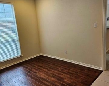 611 Ashbrook Court - Photo Thumbnail 14